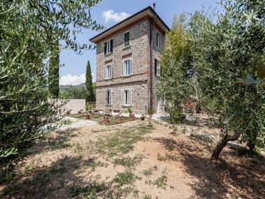 Sprawling Holiday Home in Toscana with Private Swimming Pool