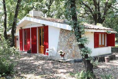 Chalet in the woods nestled in the oak forest in Monterosso Etneo
