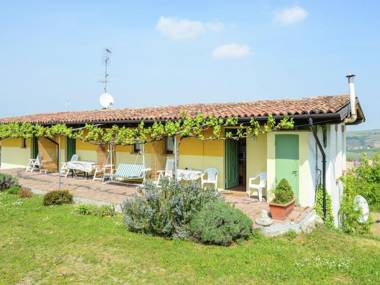 Nice and typical apartment in a farm surrounded by hills and vineyards.