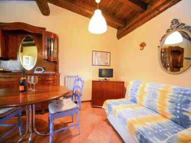Nice and typical apartment in a farm surrounded by hills and vineyards.
