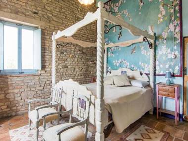 Beautiful Mansion in Vallefoglia with Swimming Pool