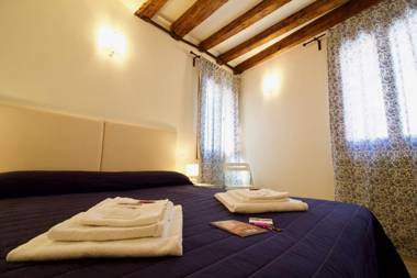 Veneziacentopercento Apartments & Rooms