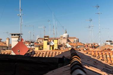 Venice Heaven Apartments - Ca Giulia LUXURY accomodation with private living TERRACE sanitize with OZONE