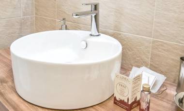 MICHELLE IN VENICE Charming Houses