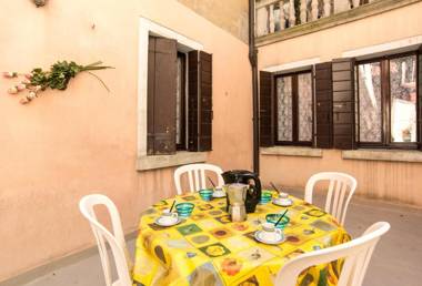 Lustraferi Apartment