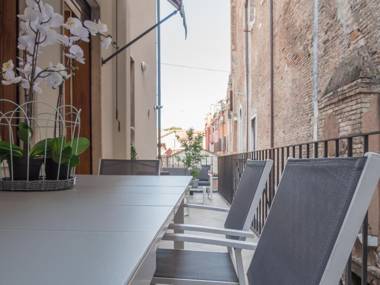 Luxury Apartment On Grand Canal