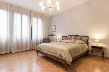 Rialto Bridge Large Venetian Style With Lift