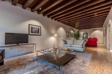 Sartor Apartment Canal View