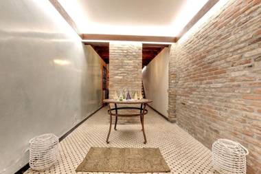 VENETIAN HOUSE WITH TERRACE