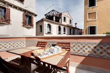 Santo Stefano Accademia Apartment Venice