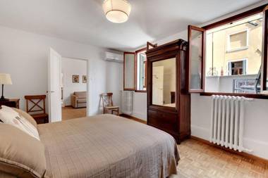 Santo Stefano Accademia Apartment Venice