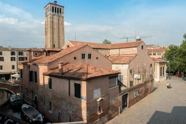 Ca' Dandolo affaccio sul canale