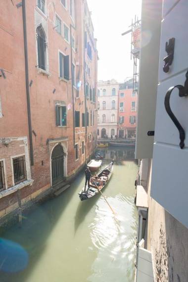 Apartments in San Marco with Canal View