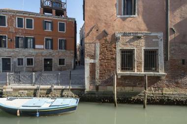 Apartments in San Marco with Canal View