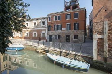 Apartments in San Marco with Canal View