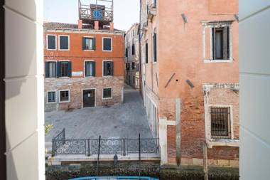 Apartments in San Marco with Canal View