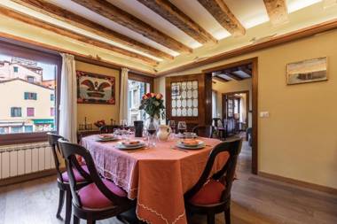 La Tana Cozy Apartment in Campo San Maurizio
