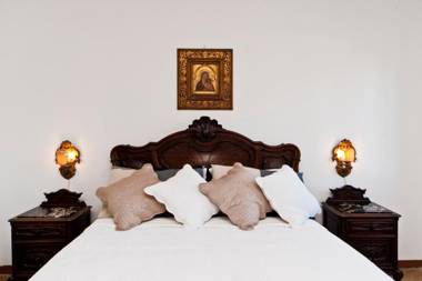 CA SUSANNA NEAR TRAIN STATION