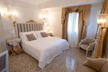 Ca' Bonfadini Historic Experience