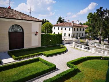 Barchessa Villa Volpi con Parco