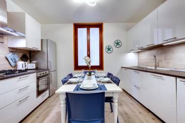 WHITE FLOWERS - CANAL VIEW