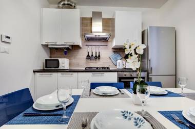 WHITE FLOWERS - CANAL VIEW