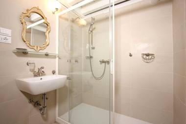 Giudecca Luxury Gallery