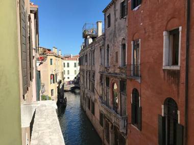 Luxury Venetian Rooms