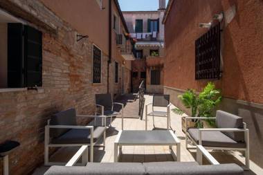 Design Palace Apartment