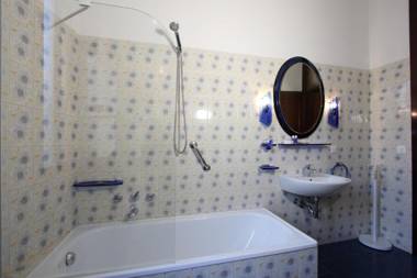 City Apartments Corner Canal View