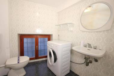 City Apartments Corner Canal View