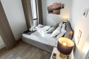 Elegant Fornasa Vecia canal view with a beautiful garden R&R