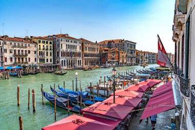 Ca&#x27; Fornoni Grand Canal
