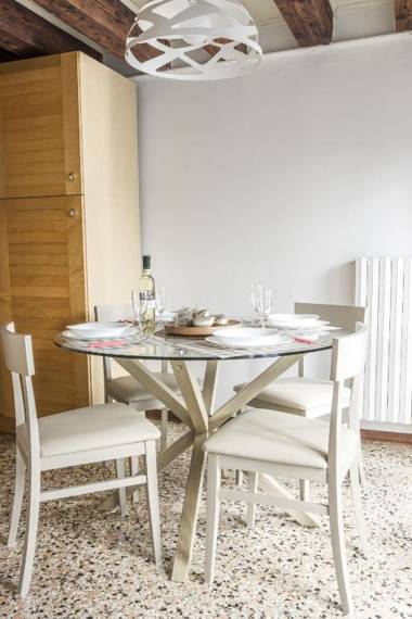 Rialto Corte dei Sansoni canal view