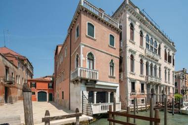 La Loggia Grand Canal