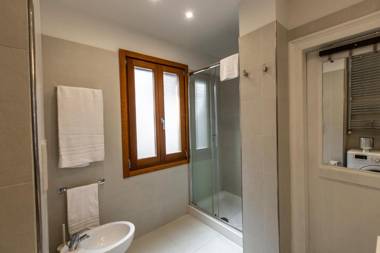 Charming Apartment on the Grand Canal R&R