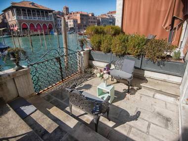 Grimaldi Apartments Hermitage Canal Grande view