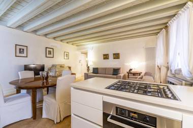 Gondola Luxury - Campo Santi Filippo e Giacomo