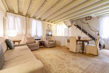 Gondola Luxury - Campo Santi Filippo e Giacomo