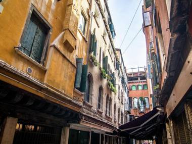 Appealing Apartment in Venice with Sitting Room