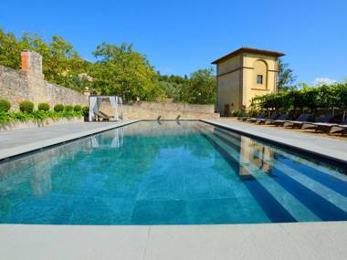 Sprawling Mansion in Tuscany with Swimming Pool