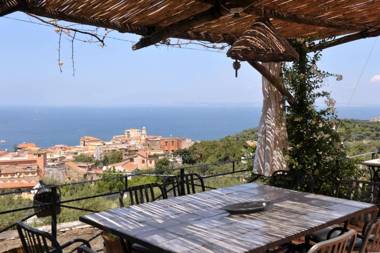 7 bedrooms house with sea view enclosed garden and wifi at Massa Lubrense 2 km away from the beach