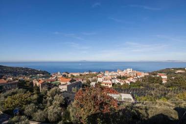 7 bedrooms house with sea view enclosed garden and wifi at Massa Lubrense 2 km away from the beach