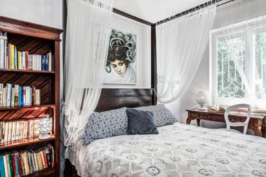 Medusa And The Seahorse Villa