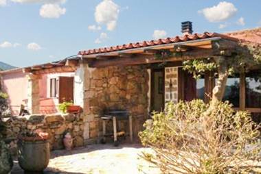 2 bedrooms appartement with sea view enclosed garden and wifi at Olbia 6 km away from the beach