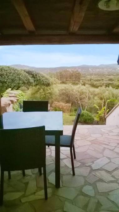 2 bedrooms appartement with sea view enclosed garden and wifi at Olbia 6 km away from the beach