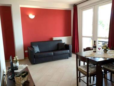 2 bedrooms appartement with lake view shared pool and furnished balcony at Vercana 2 km away from the beach