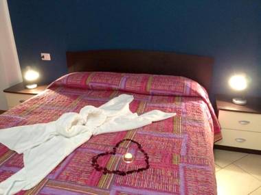 2 bedrooms appartement with lake view shared pool and furnished balcony at Vercana 2 km away from the beach