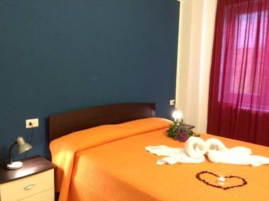 2 bedrooms house with lake view shared pool and furnished balcony at Vercana 2 km away from the beach