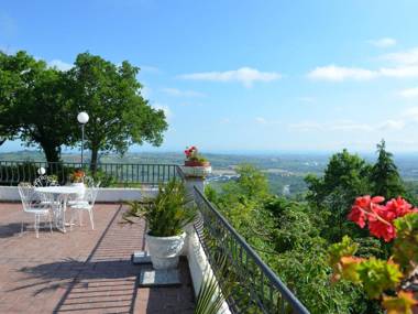 Historical Cottage in Montefiore Conca by the Lush Forest